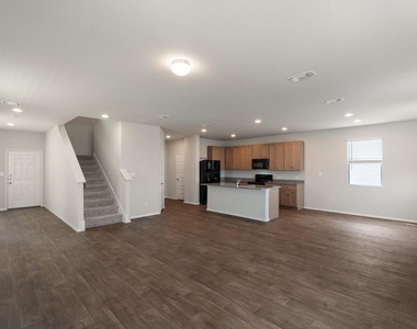 2812 Steels Rd - Photo Thumbnail 4