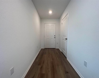 7224 Spotted Leaf Way - Photo Thumbnail 9