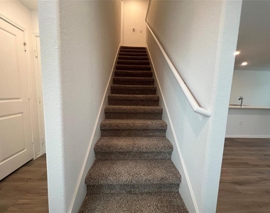 7224 Spotted Leaf Way - Photo Thumbnail 10