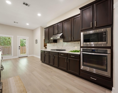 3539 Laurel Bay Loop - Photo Thumbnail 7