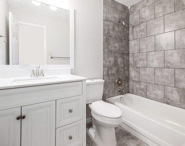 1806 Oakmont Ln - Photo Thumbnail 21