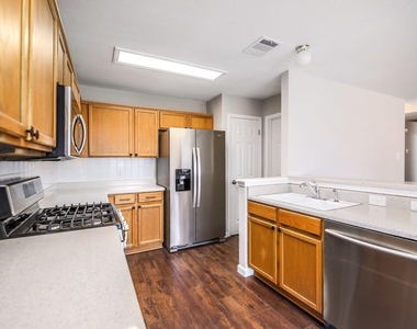 1806 Oakmont Ln - Photo Thumbnail 11