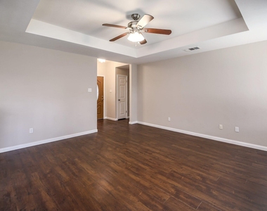 1806 Oakmont Ln - Photo Thumbnail 7