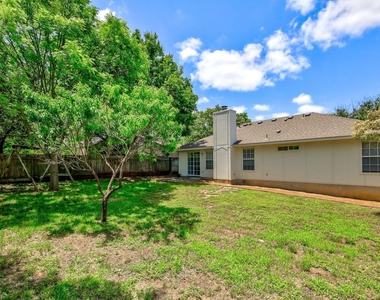 1806 Oakmont Ln - Photo Thumbnail 25