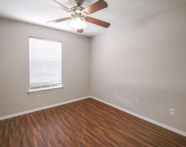 1806 Oakmont Ln - Photo Thumbnail 19