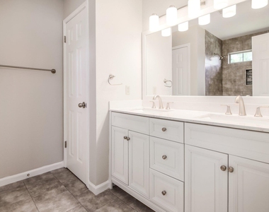 1806 Oakmont Ln - Photo Thumbnail 17