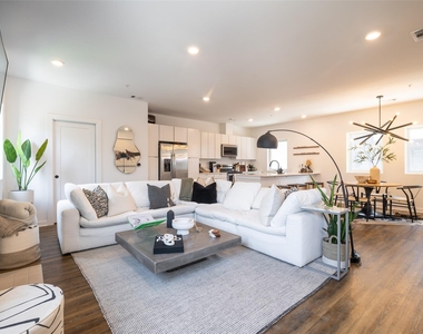 5924 S Congress Ave - Photo Thumbnail 1
