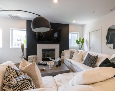 5924 S Congress Ave - Photo Thumbnail 2