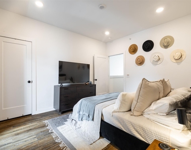 5924 S Congress Ave - Photo Thumbnail 17