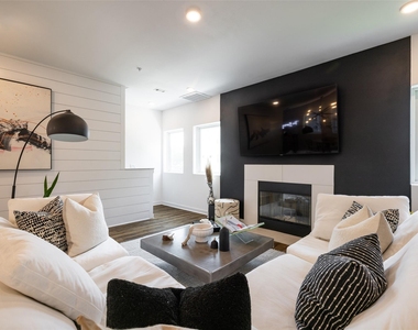 5924 S Congress Ave - Photo Thumbnail 10