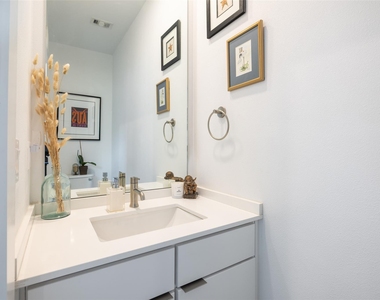 5924 S Congress Ave - Photo Thumbnail 11