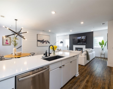 5924 S Congress Ave - Photo Thumbnail 6