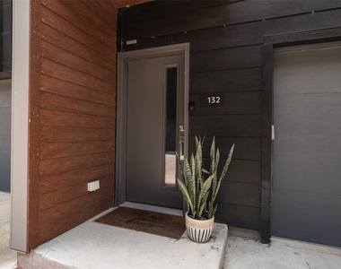 5924 S Congress Ave - Photo Thumbnail 3
