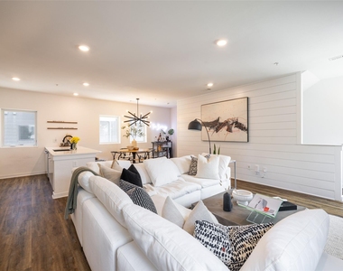 5924 S Congress Ave - Photo Thumbnail 9