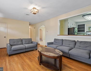 1042 S Carroll Street - Photo Thumbnail 3