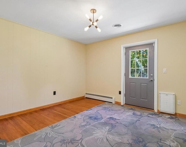 1042 S Carroll Street - Photo Thumbnail 8