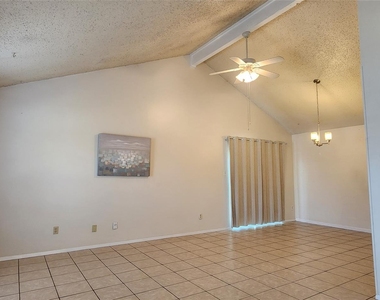404 Creek Cv - Photo Thumbnail 8
