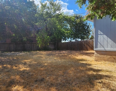 404 Creek Cv - Photo Thumbnail 2