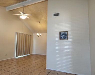 404 Creek Cv - Photo Thumbnail 7
