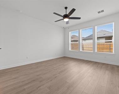 1129 N Roger Hanks Pkwy - Photo Thumbnail 4