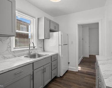 2906 Clearview Avenue - Photo Thumbnail 13