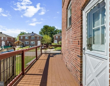 2906 Clearview Avenue - Photo Thumbnail 6