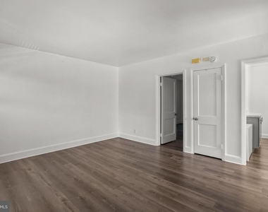 2906 Clearview Avenue - Photo Thumbnail 9