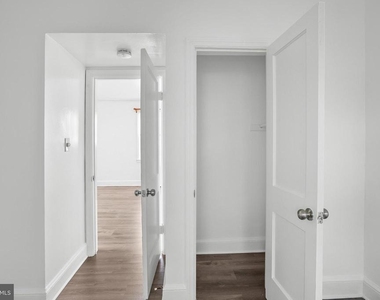 2906 Clearview Avenue - Photo Thumbnail 18