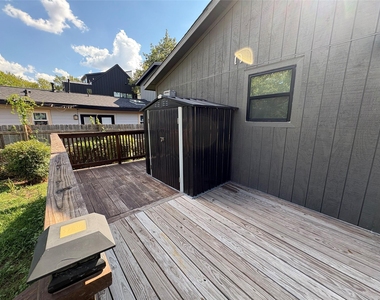 1709 Deloney St - Photo Thumbnail 13