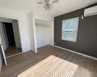 1709 Deloney St - Photo Thumbnail 7