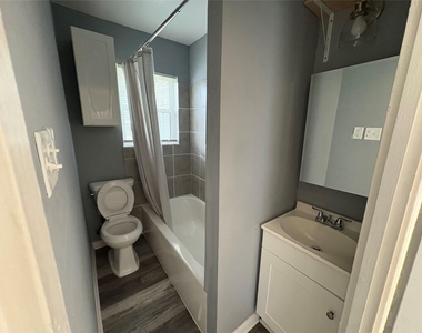 1709 Deloney St - Photo Thumbnail 8