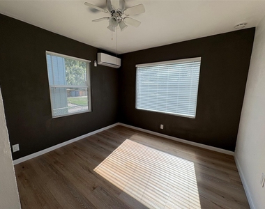 1709 Deloney St - Photo Thumbnail 6