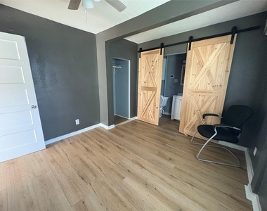 1709 Deloney St - Photo Thumbnail 10