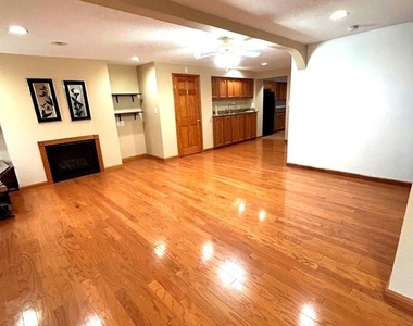 659 Stirling Street - Photo Thumbnail 2