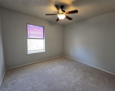 1309 Southport Dr - Photo Thumbnail 13