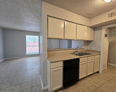 1309 Southport Dr - Photo Thumbnail 5
