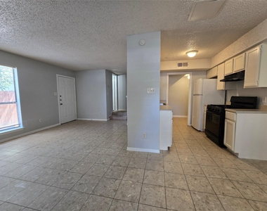 1309 Southport Dr - Photo Thumbnail 7