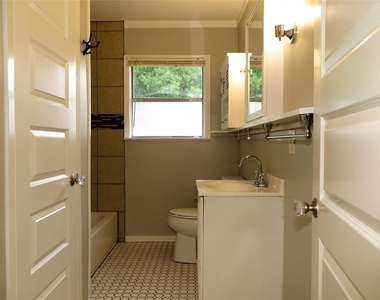 1205 Forest St - Photo Thumbnail 13
