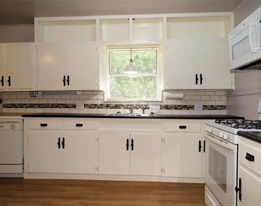 1205 Forest St - Photo Thumbnail 6