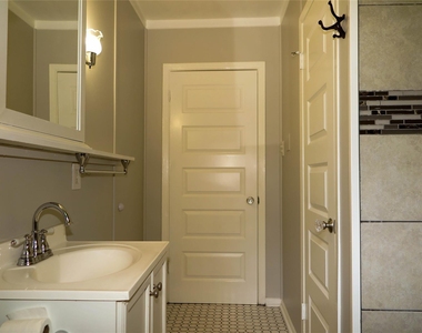 1205 Forest St - Photo Thumbnail 14