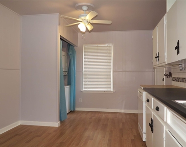 1205 Forest St - Photo Thumbnail 8
