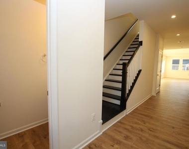 390 Scranton Lane - Photo Thumbnail 1