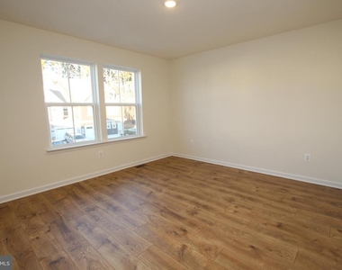 390 Scranton Lane - Photo Thumbnail 10