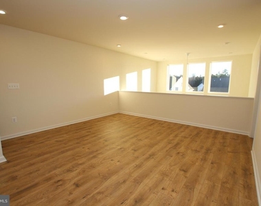 390 Scranton Lane - Photo Thumbnail 8