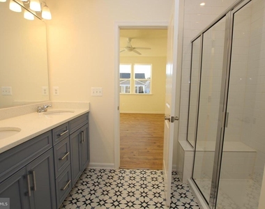 390 Scranton Lane - Photo Thumbnail 7