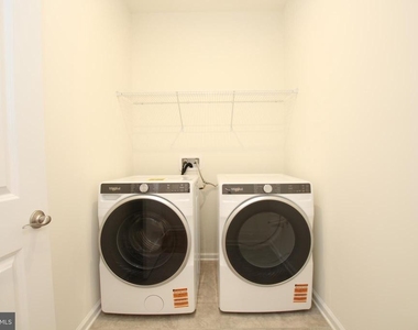 390 Scranton Lane - Photo Thumbnail 12