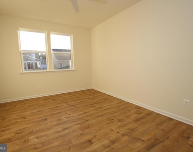 390 Scranton Lane - Photo Thumbnail 6