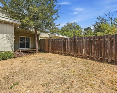 807 Castle Ridge Rd - Photo Thumbnail 25