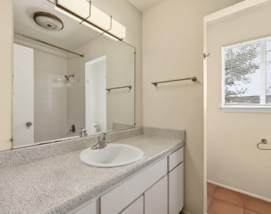 807 Castle Ridge Rd - Photo Thumbnail 19