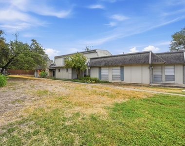 807 Castle Ridge Rd - Photo Thumbnail 4